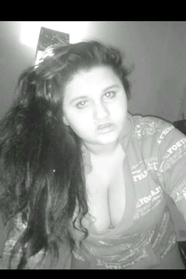6P British Amateur Teen Cleavage 
