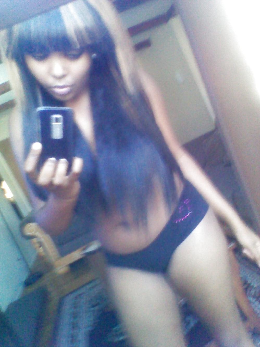 25P Pretty Amateur Ebony SelfShot 3