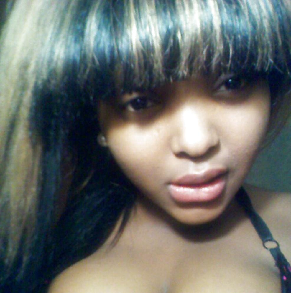 25P Pretty Amateur Ebony SelfShot 3