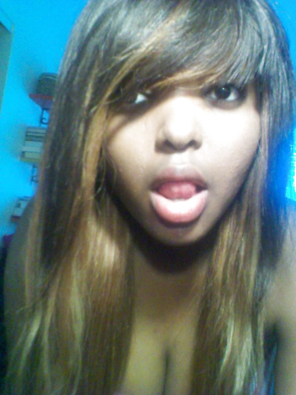 25P Pretty Amateur Ebony SelfShot 3