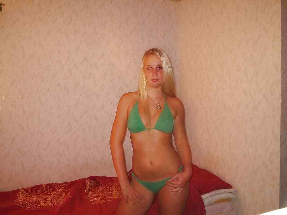 25P Sweet Amateur Teen Shows Body by DarKKo