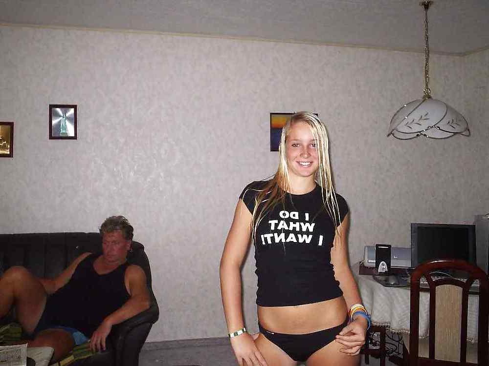 25P Sweet Amateur Teen Shows Body by DarKKo