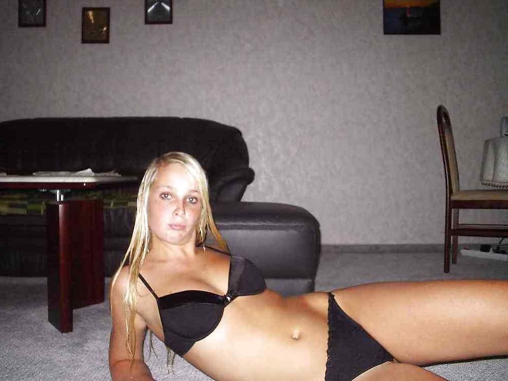 25P Sweet Amateur Teen Shows Body by DarKKo
