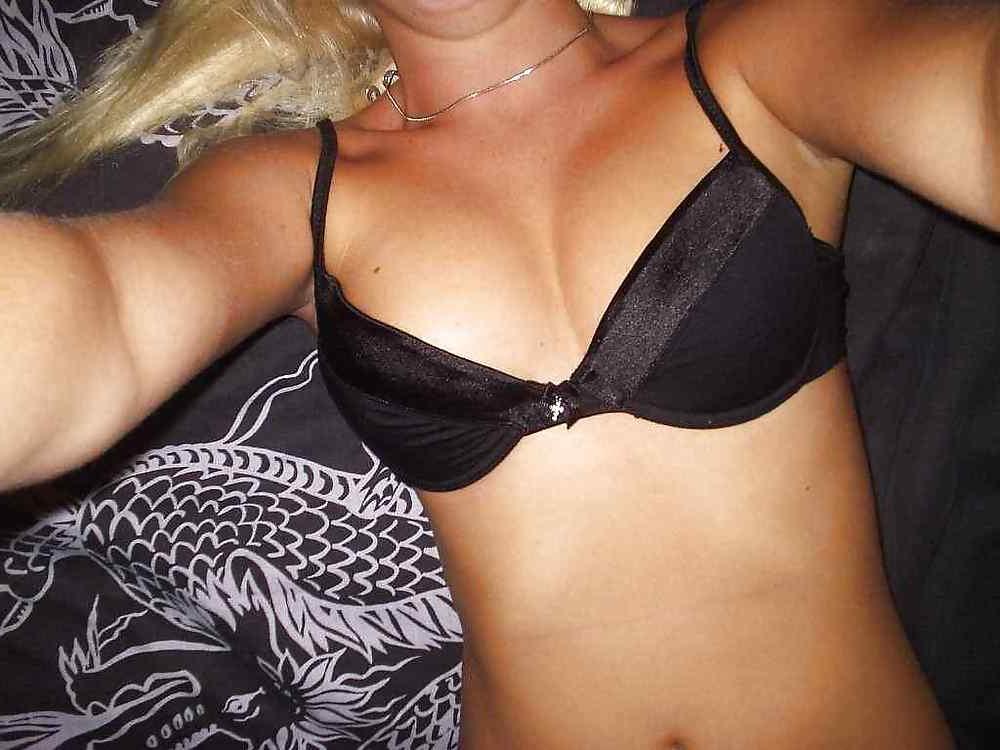 25P Sweet Amateur Teen Shows Body by DarKKo