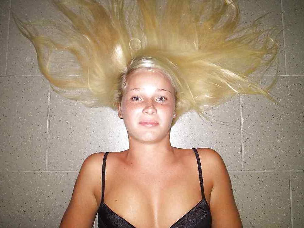 25P Sweet Amateur Teen Shows Body by DarKKo