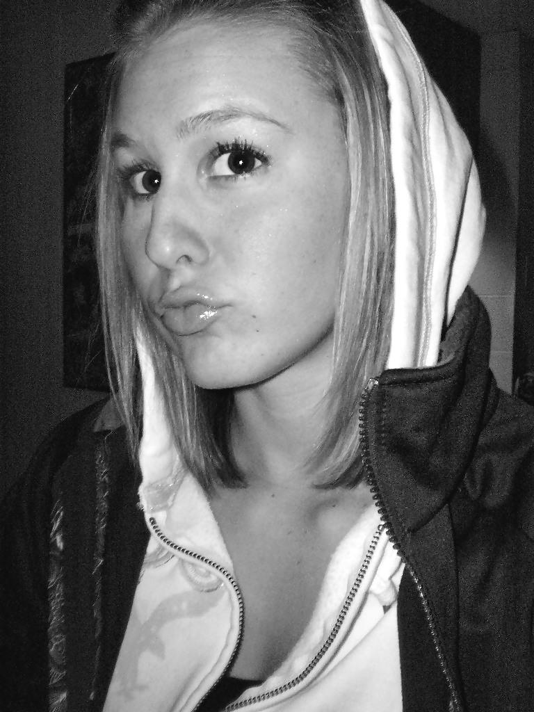 20P Pretty Amateur Teen Anna