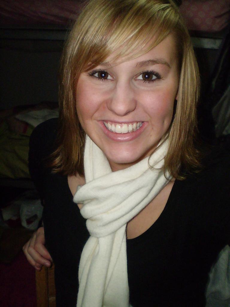 20P Pretty Amateur Teen Anna