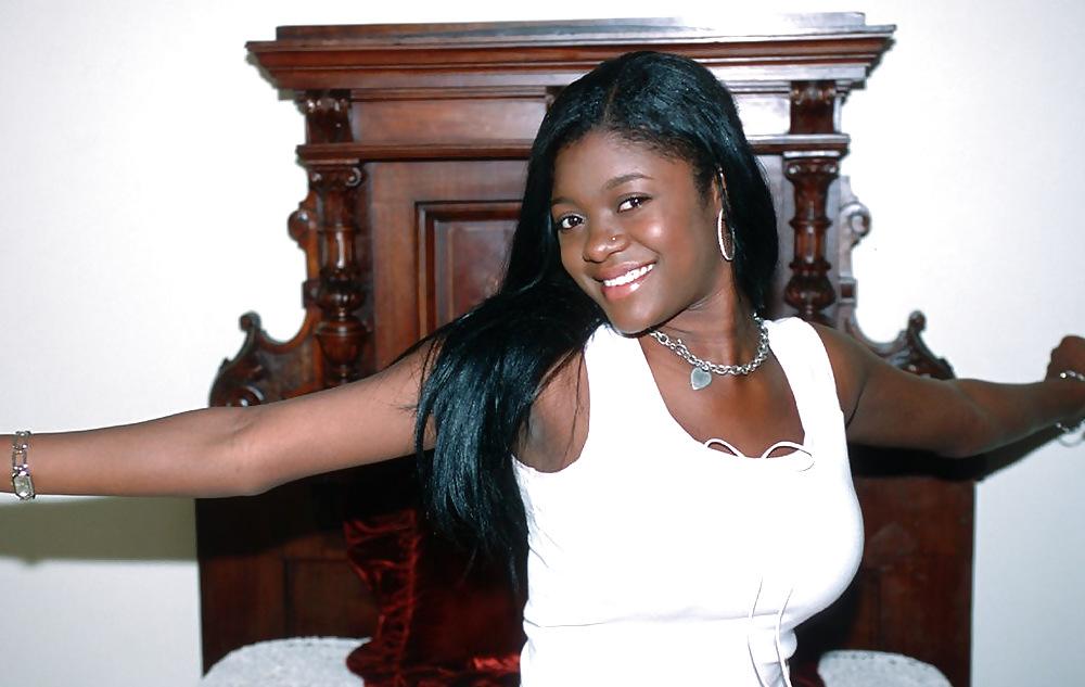25P BUSTY EBONY TEEN C5M