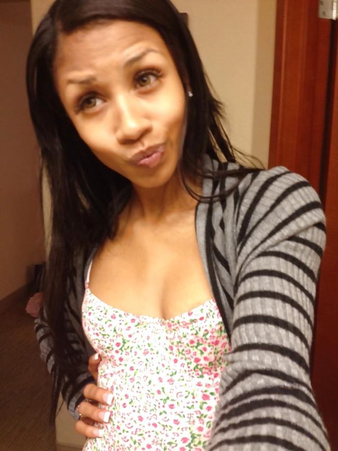 25P Hot Ebony Teen Selfies