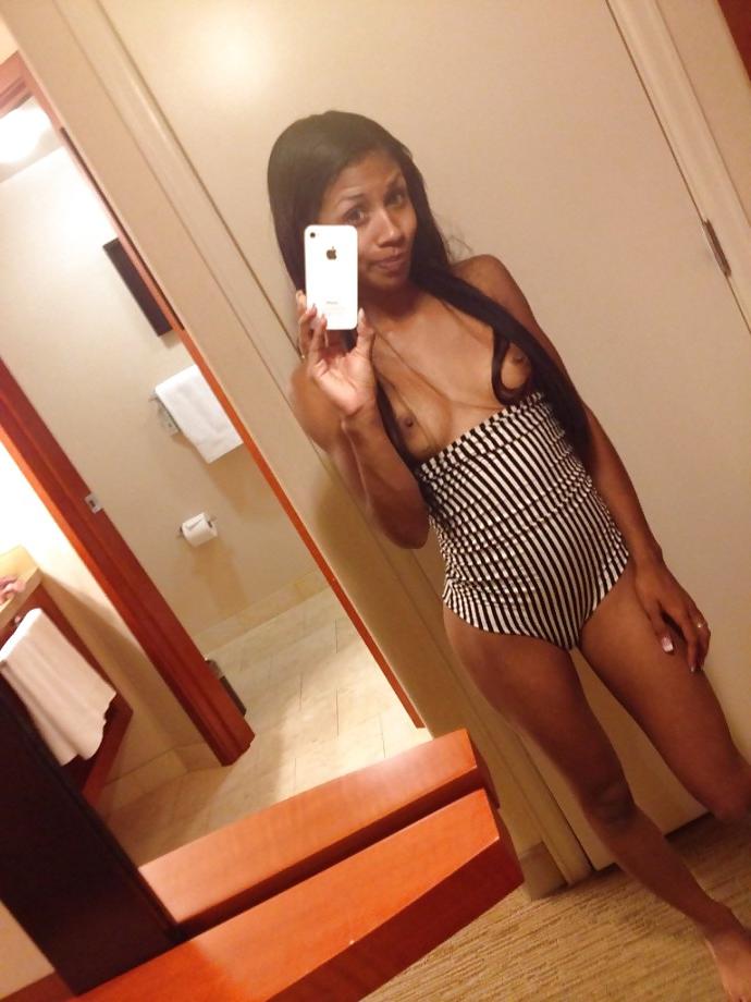 25P Hot Ebony Teen Selfies
