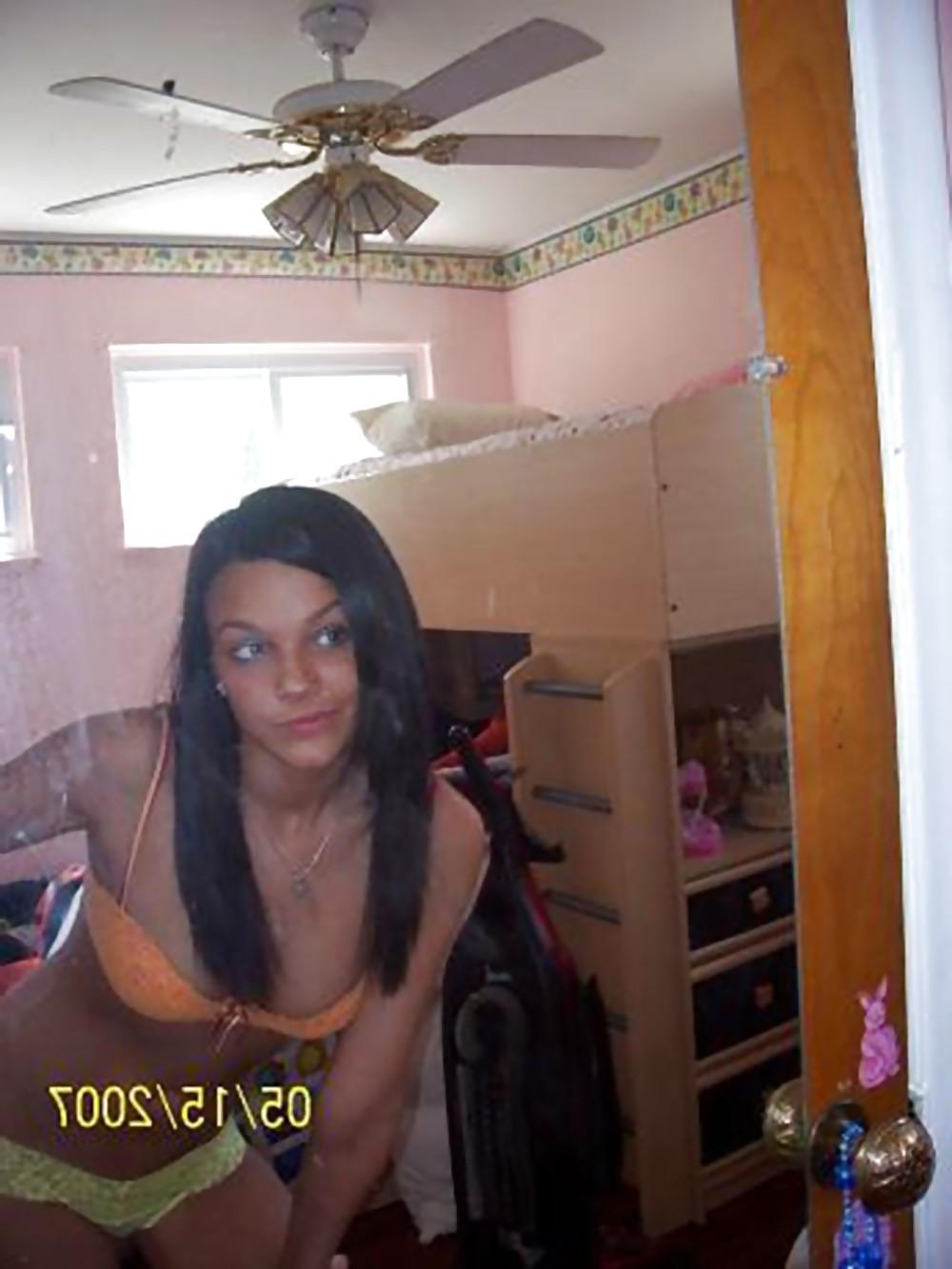25P Pretty Amateur Teen Amanda