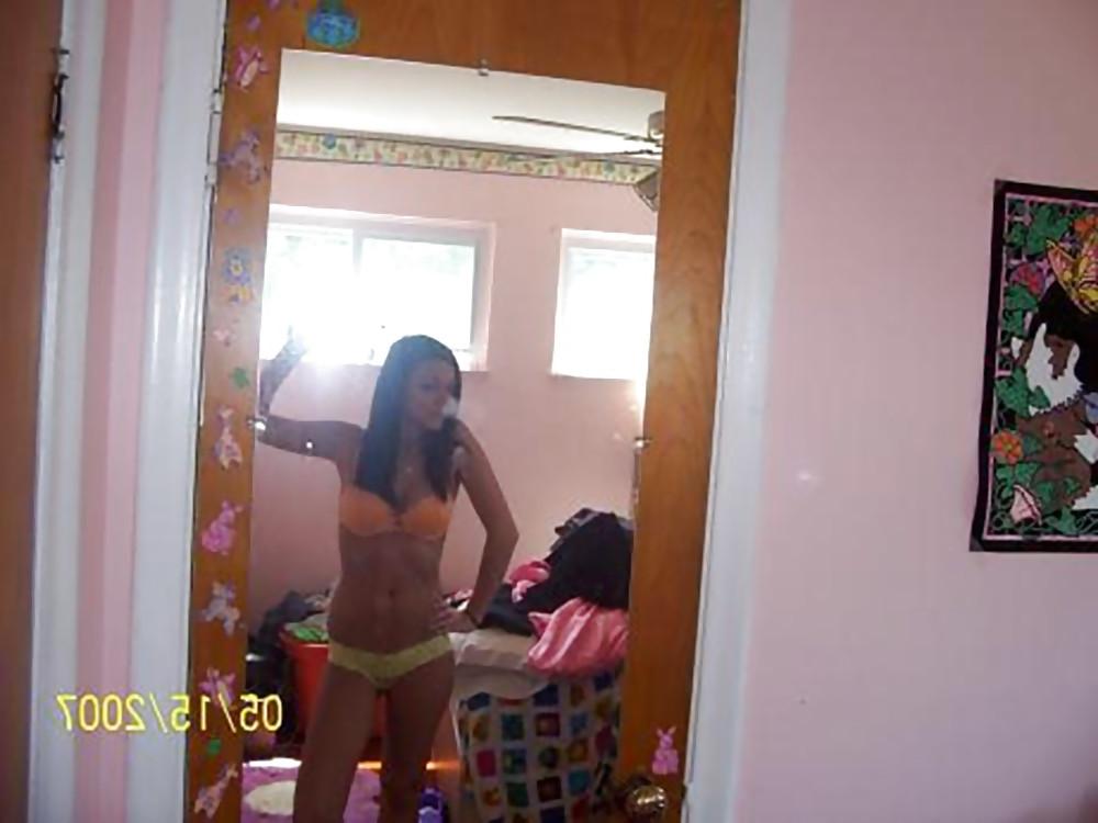 25P Pretty Amateur Teen Amanda