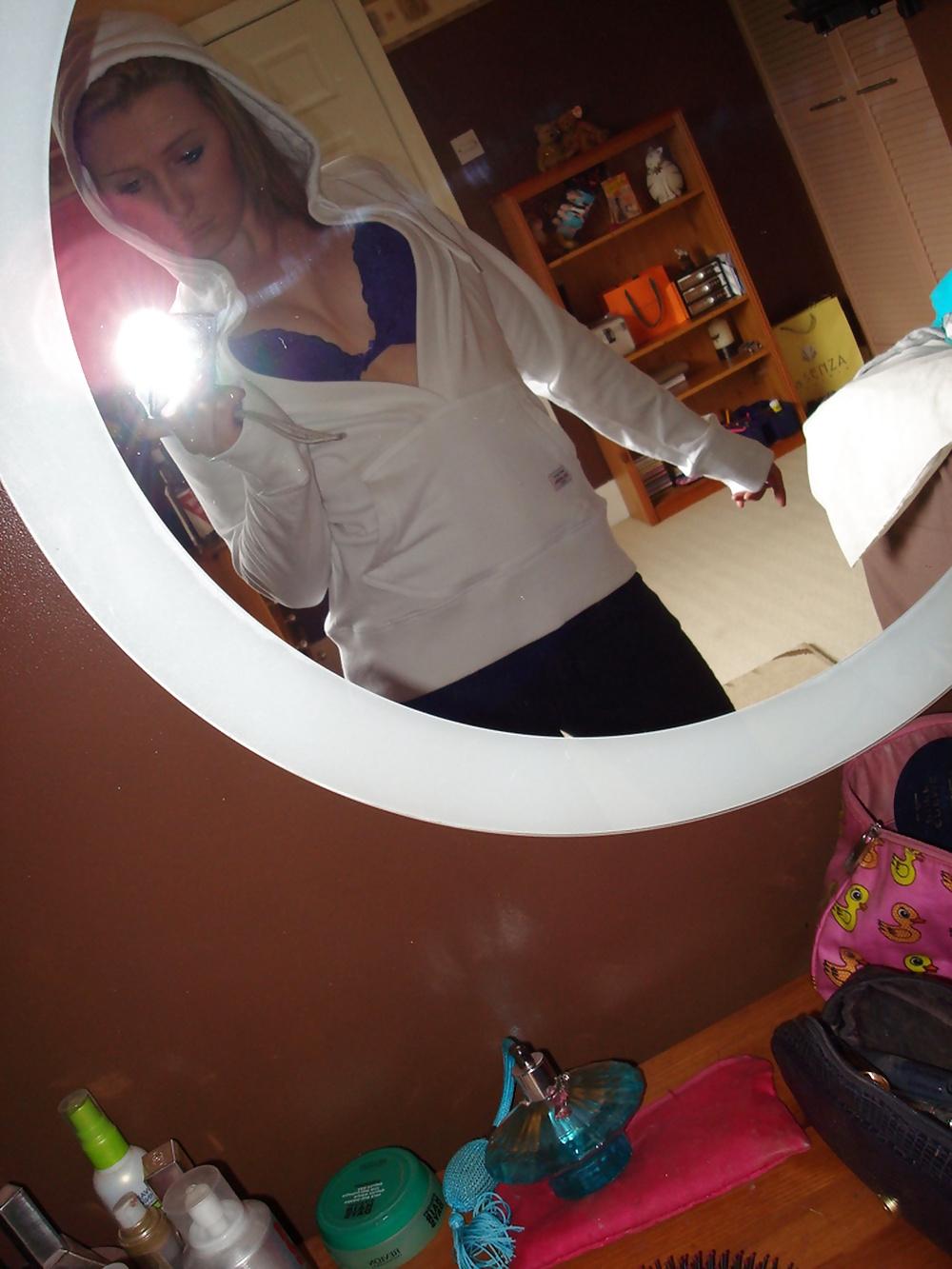 25P Amateur Teen Selfshots
