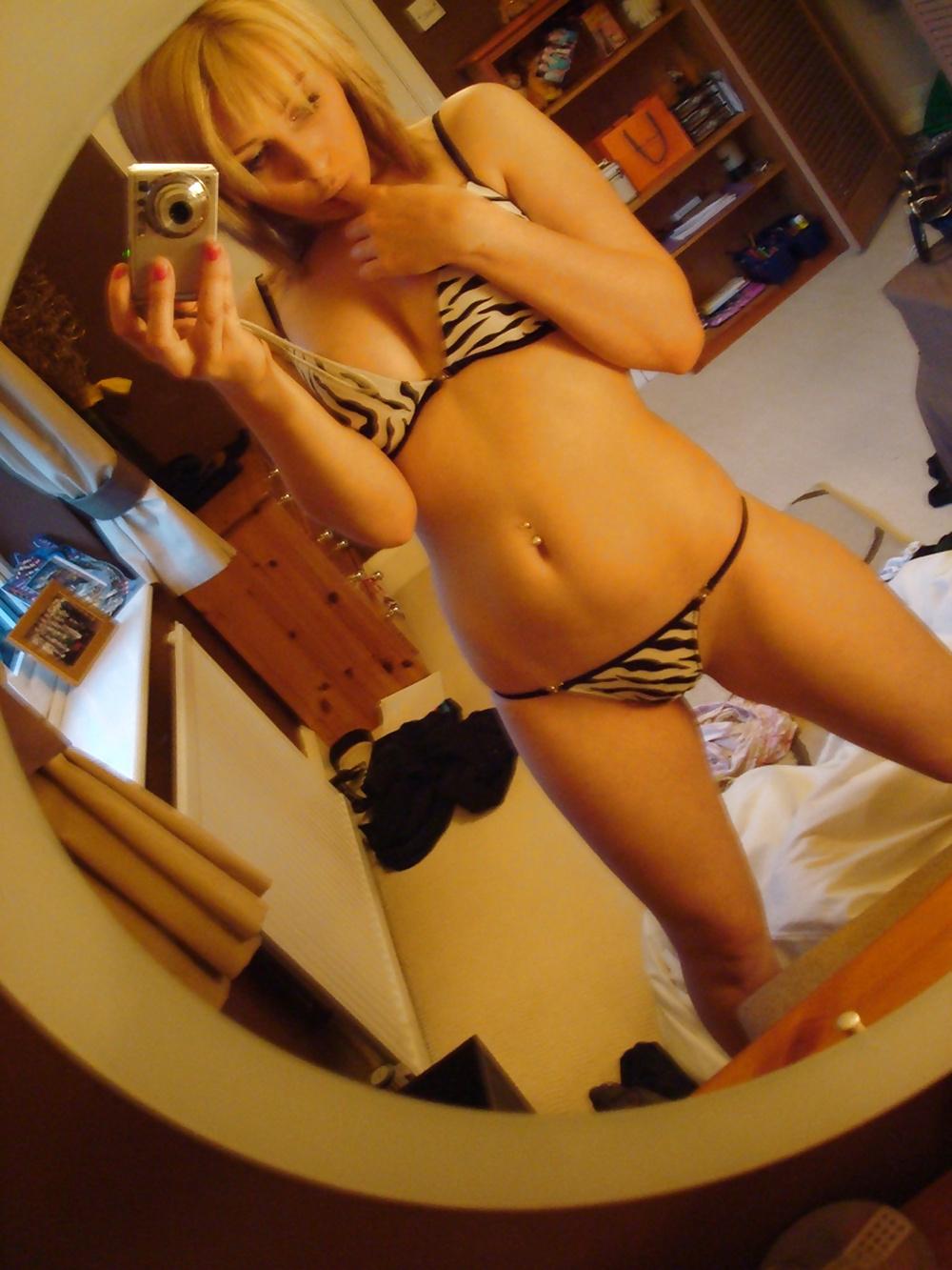 25P Amateur Teen Selfshots
