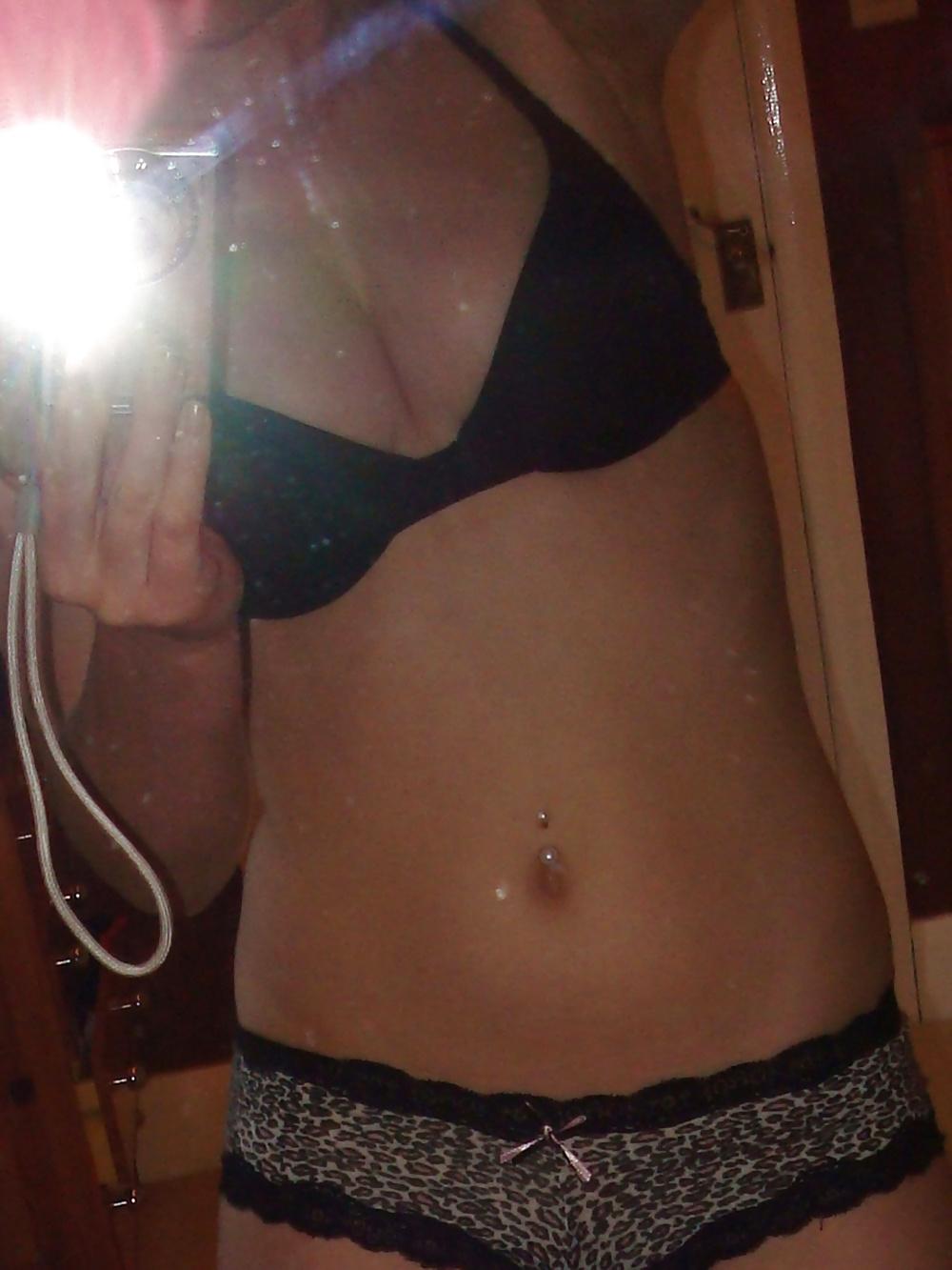25P Amateur Teen Selfshots