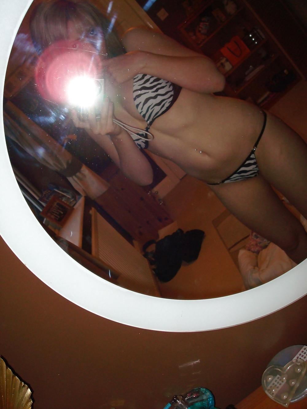25P Amateur Teen Selfshots