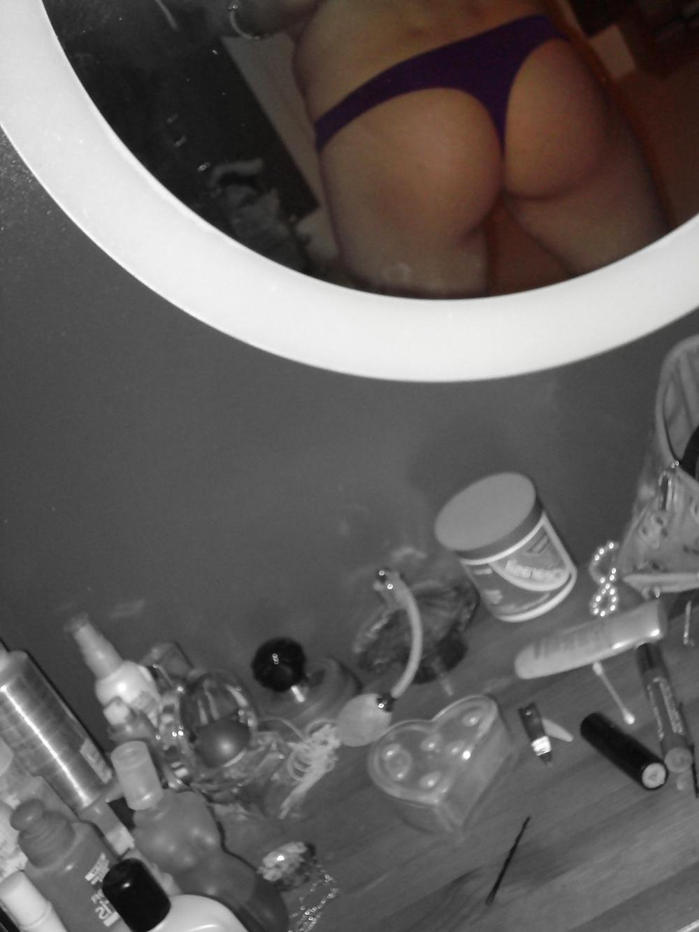 25P Amateur Teen Selfshots