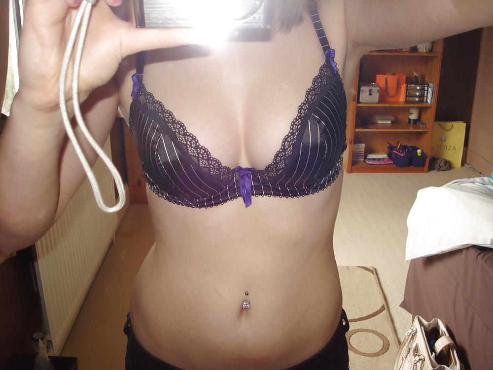 25P Amateur Teen Selfshots