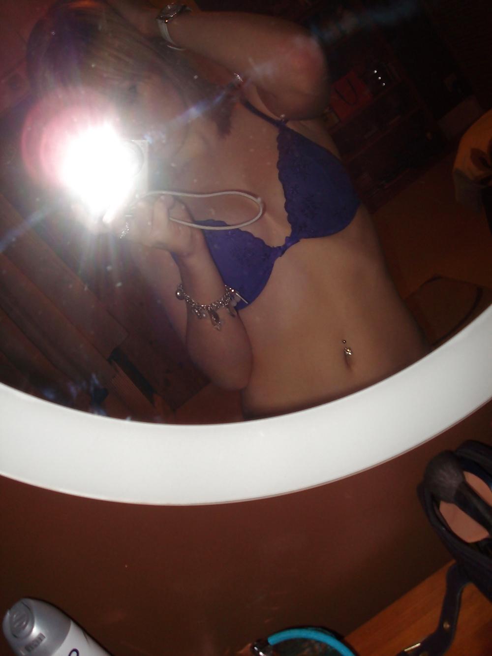 25P Amateur Teen Selfshots