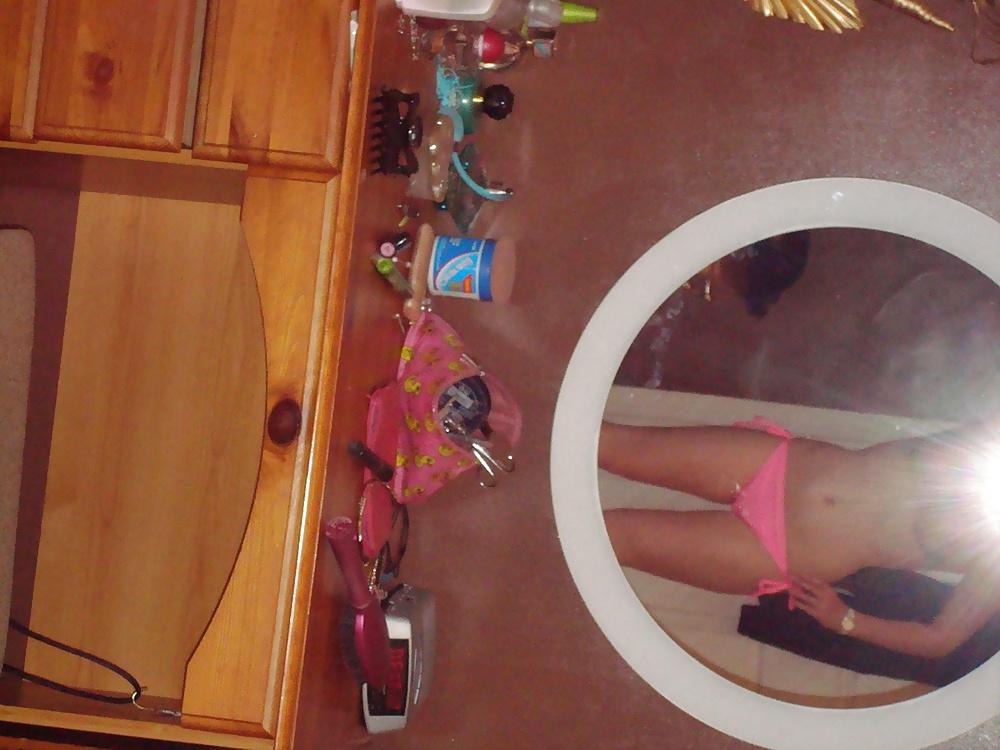 25P Amateur Teen Selfshots