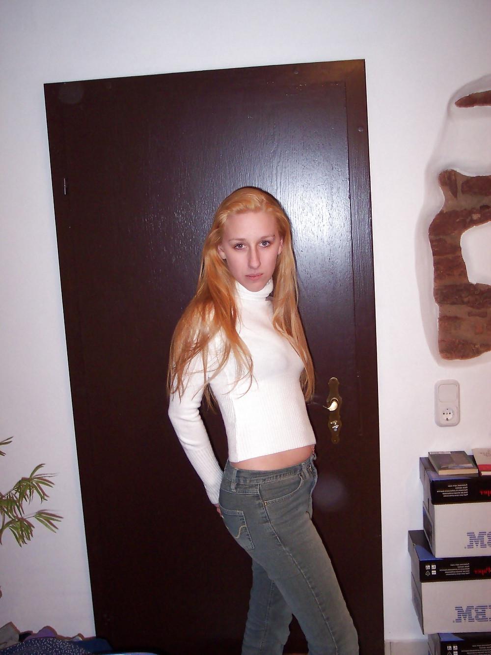 24P Pretty Amateur Teen Kora