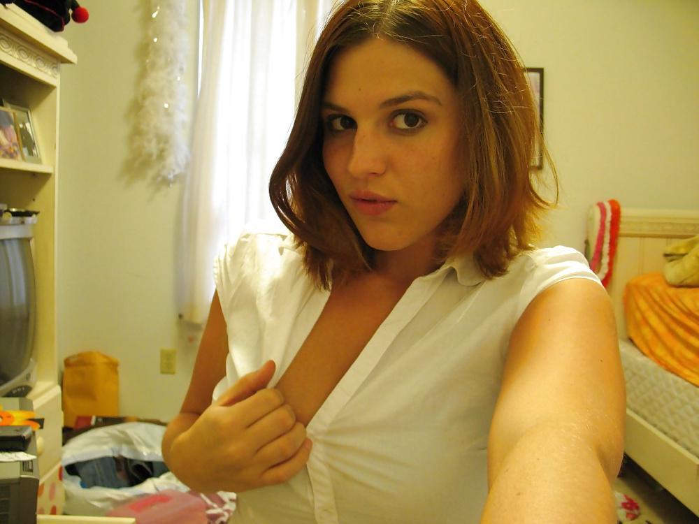 25P Pretty Amateur Teen Carole 2