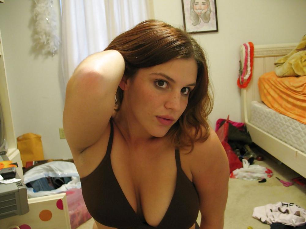 25P Pretty Amateur Teen Carole 2