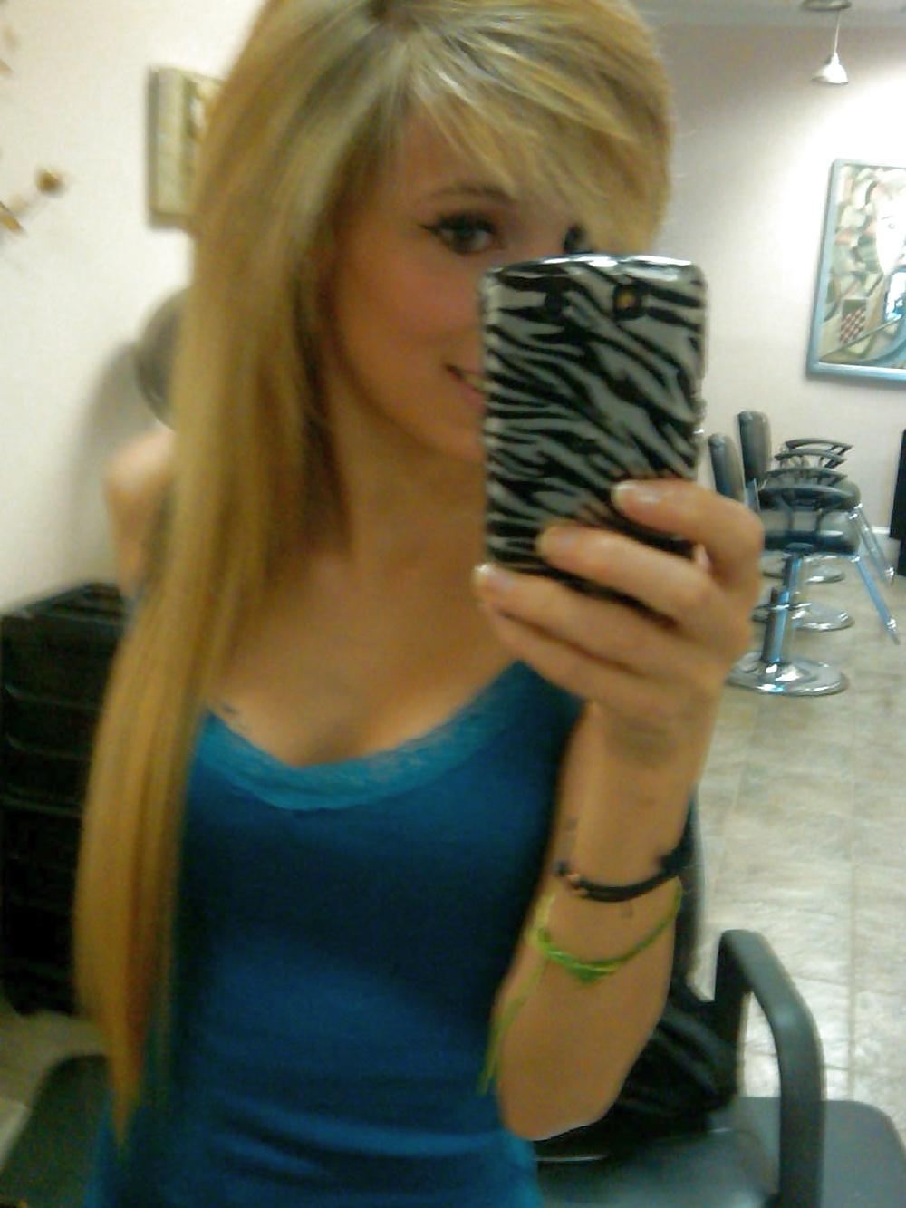 25P Amateur Teen Selfshots