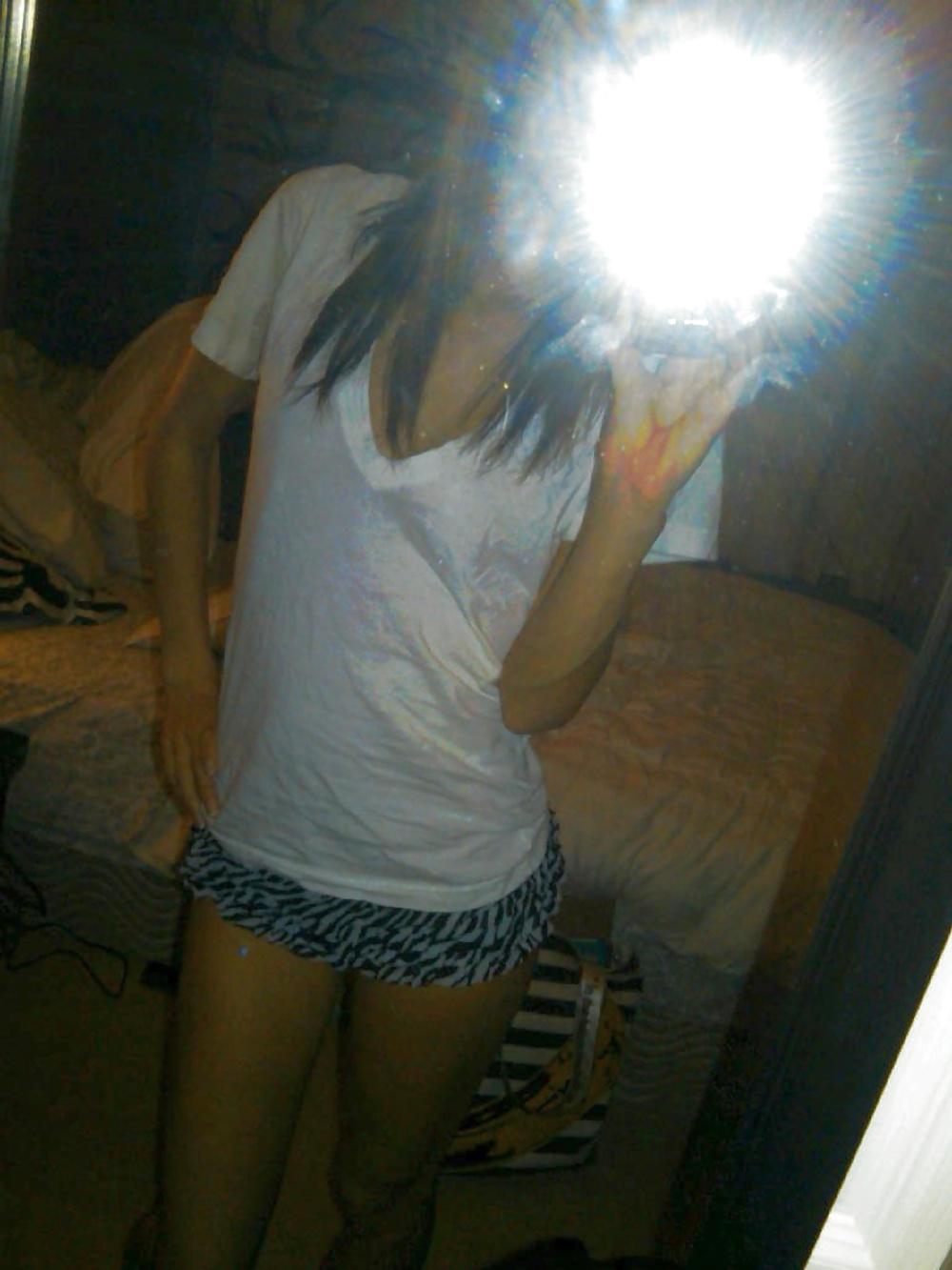 25P Amateur Teen Selfshots