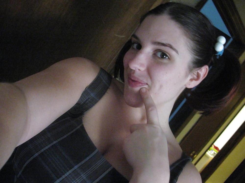 25P Pretty Amateur Teen Carole 1