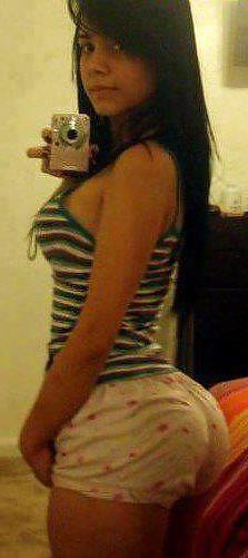 25P Sexting or some hot and sexy amateur teen