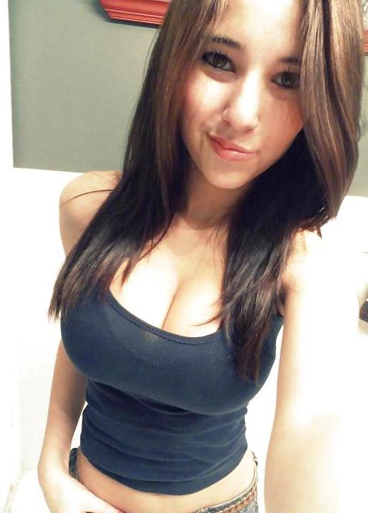 25P Sexting or some hot and sexy amateur teen