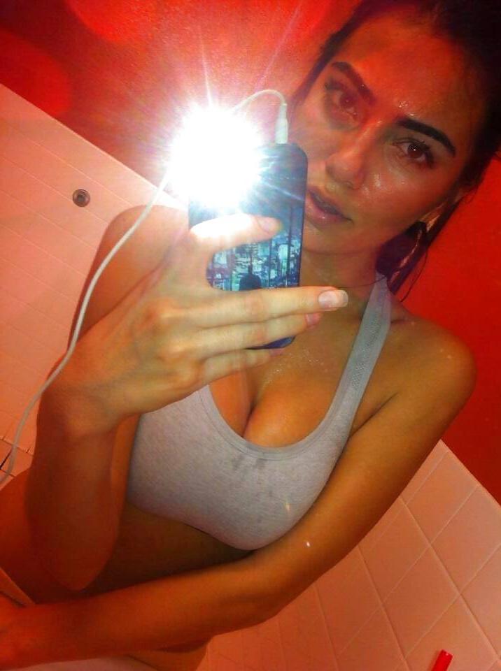 25P Sexting or some hot and sexy amateur teen