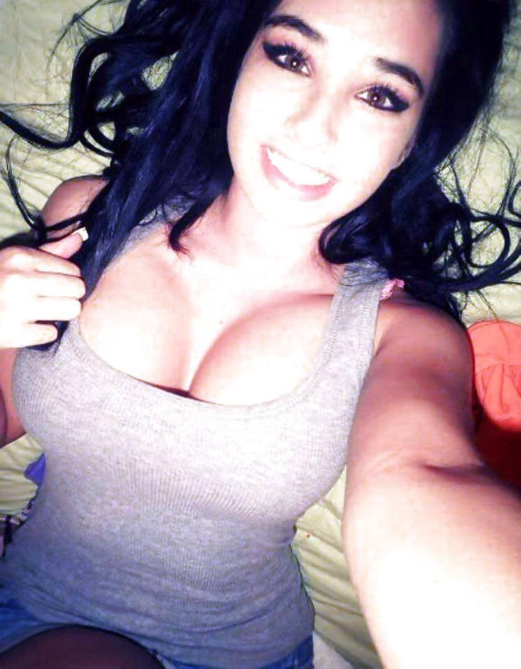 25P Sexting or some hot and sexy amateur teen