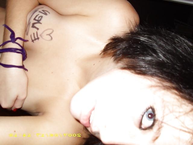 25P Amateur Teen Selfshots