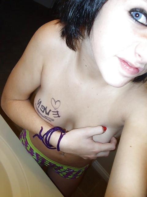 25P Amateur Teen Selfshots