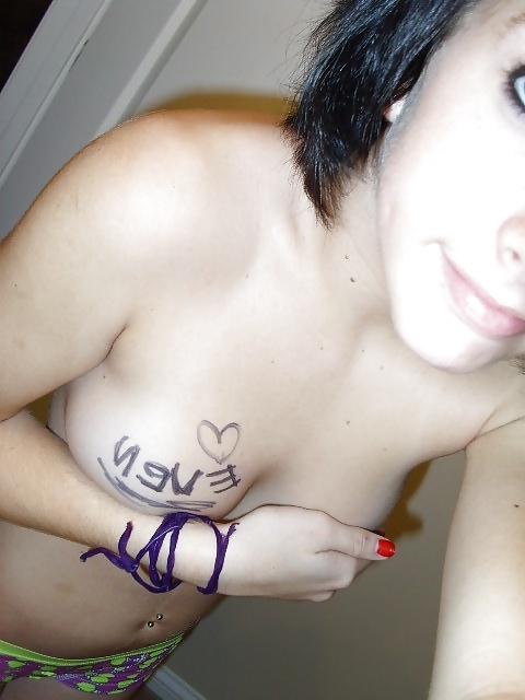 25P Amateur Teen Selfshots