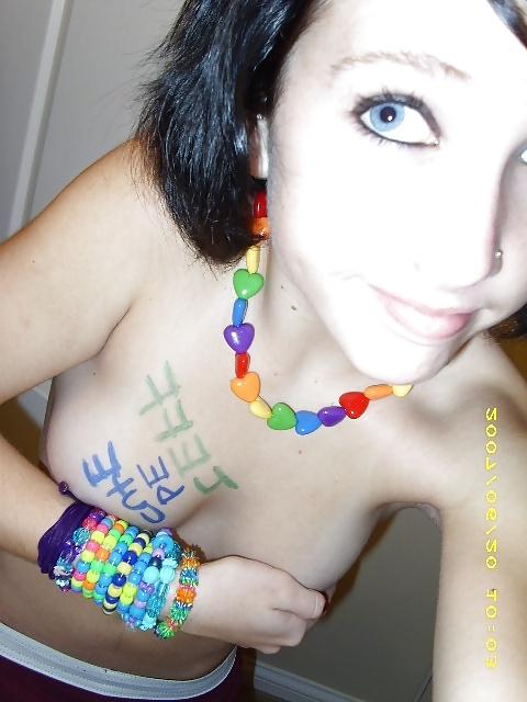 25P Amateur Teen Selfshots