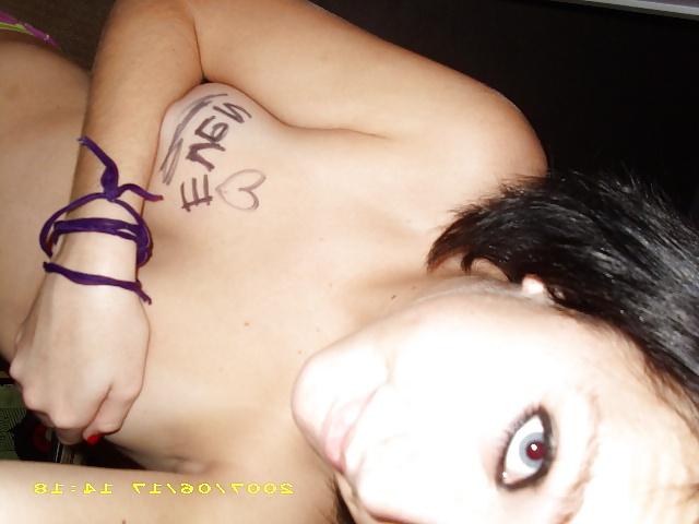 25P Amateur Teen Selfshots