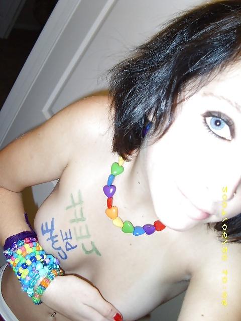 25P Amateur Teen Selfshots