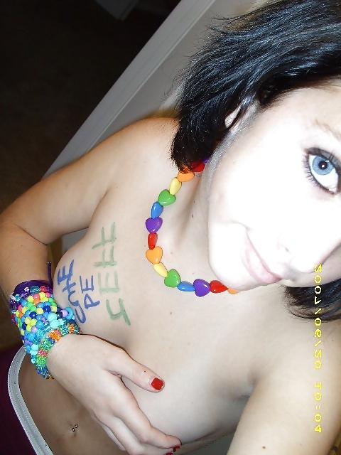 25P Amateur Teen Selfshots