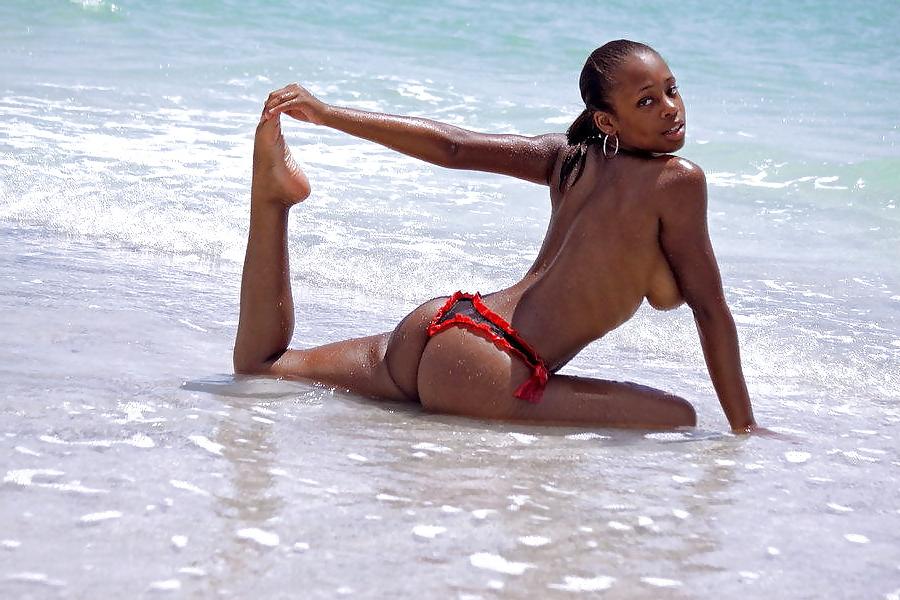 25P Busty ebony teen  TIERRA