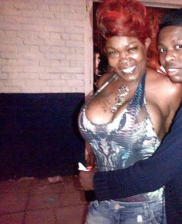 5P Sexy Ebony Milf