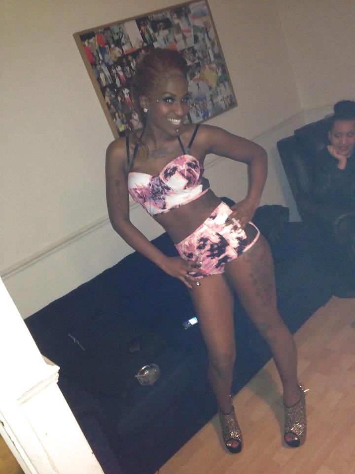 5P Sexy Ebony Milf