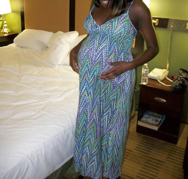 20P Pregnant ebony girls almost in labor
