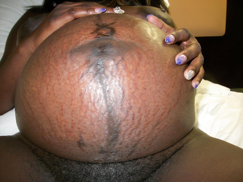 20P Pregnant ebony girls almost in labor