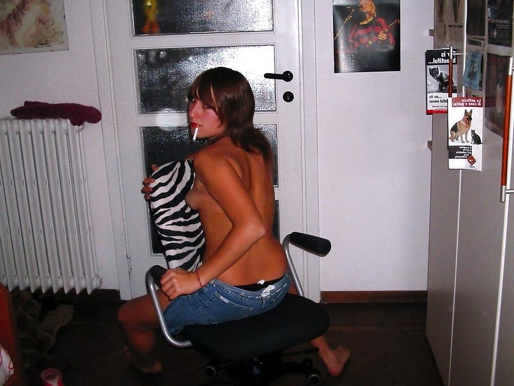 25P Amateur teen selfshot