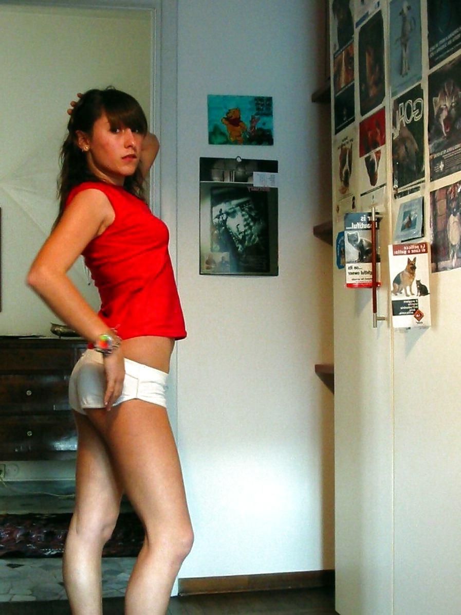 25P Amateur teen selfshot