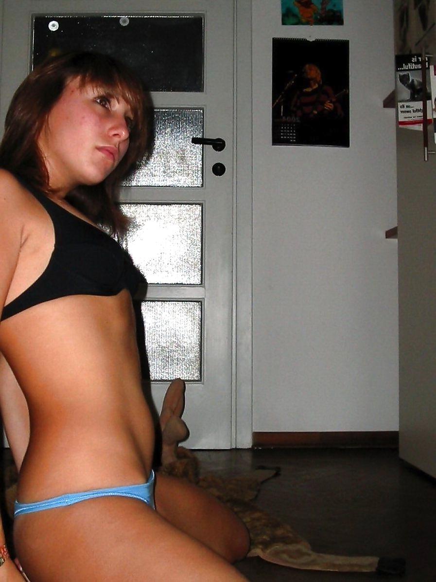 25P Amateur teen selfshot