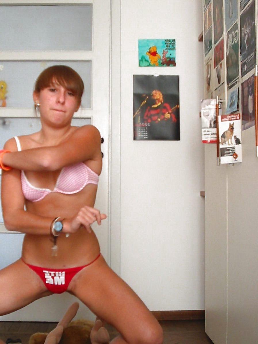 25P Amateur teen selfshot